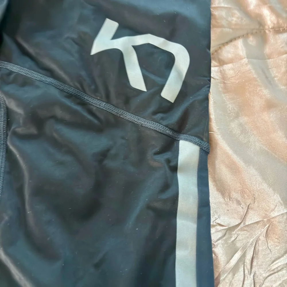 Kari Traa reflective Leggings in Black and Gray - Picture 3 of 6